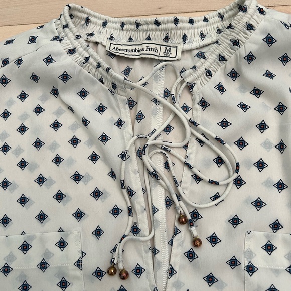 Abercrombie & Fitch Tie V Neck Blouse M - Picture 4 of 10
